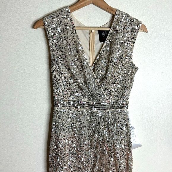 Mac Duggal glam sequin fabric and captivating V-neckline ombré long gown dress 0 - Picture 4 of 13